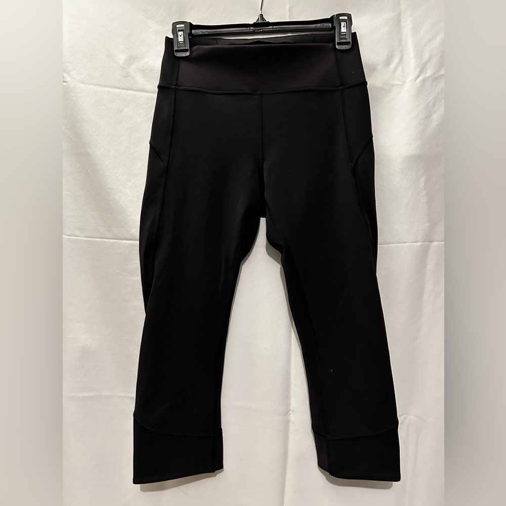 Lululemon black cropped leggings